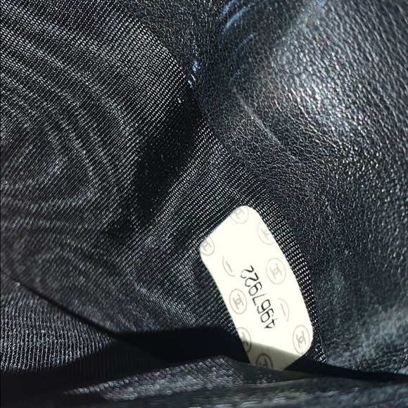 CHANEL BLACK PATENT LEATHER BI FOLD WALLET - Picture 6 of 7